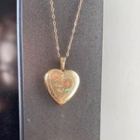 24k gold heart locket & chain - Picture 5 of 6